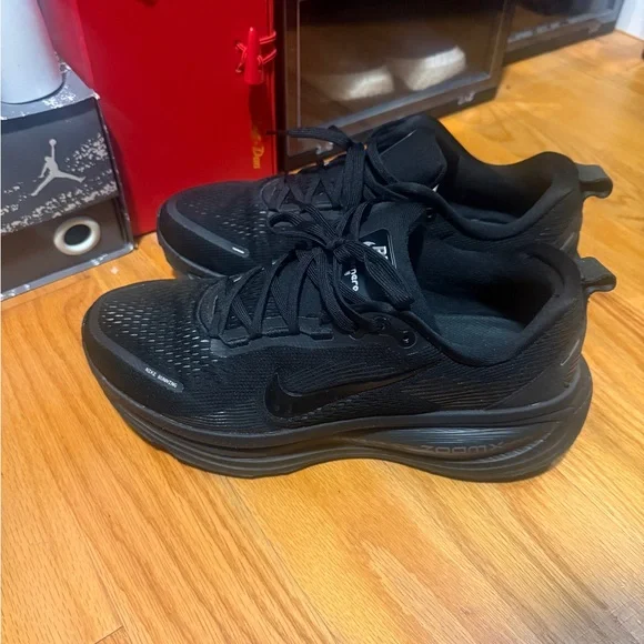 Nike Vomero 18 - Picture 3 of 4